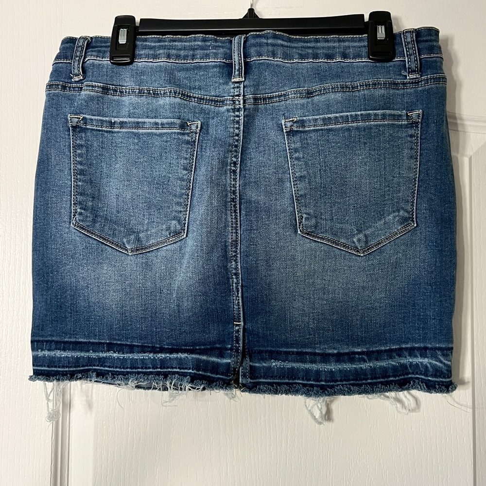 KanCan Distressed Raw Hem Jean Skirt Size 11/29 - Picture 4 of 7